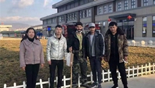 Yunnan warms hearts of stranded foreign friends