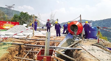 Building of power grid project for China-Laos railway in full swing