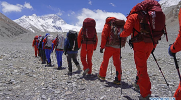 Chinese surveyors set out to measure height of Mount Qomolangma