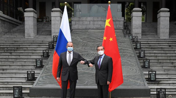 Chinese FM meets Russian counterpart