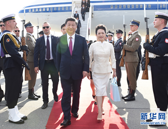 习近平抵达华沙开始对波兰共和国进行国事访问