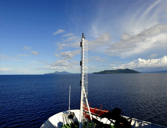 “张謇”号驶入巴布亚新几内亚的俾斯麦海