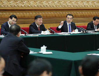 李克强等领导人分别参加一些代表团审议