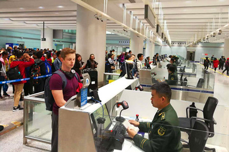 云南的年 | 昆明边检站日均出入境旅客增多 <br>春节期间每天10个航班飞泰国