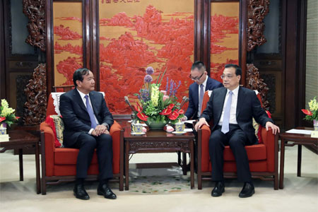 李克强会见柬埔寨副首相兼外交大臣布拉索昆 