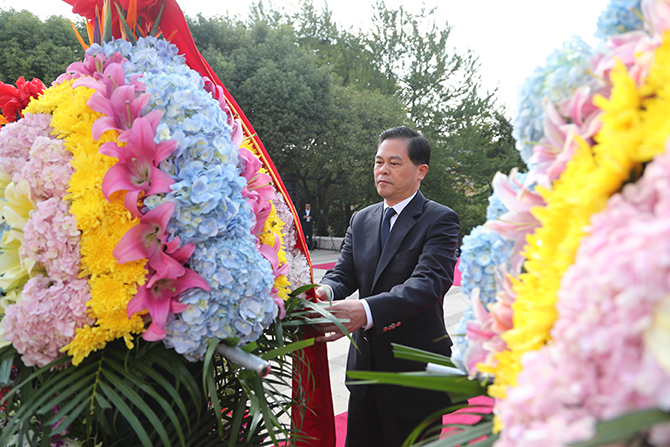 云南省暨昆明市隆重举行烈士纪念日活动