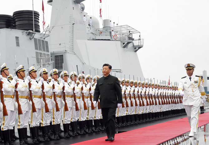 习近平出席庆祝人民海军成立70周年海上阅兵活动 