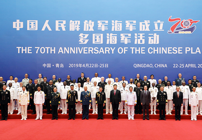 习近平集体会见出席海军成立70周年多国海军活动外方代表团团长