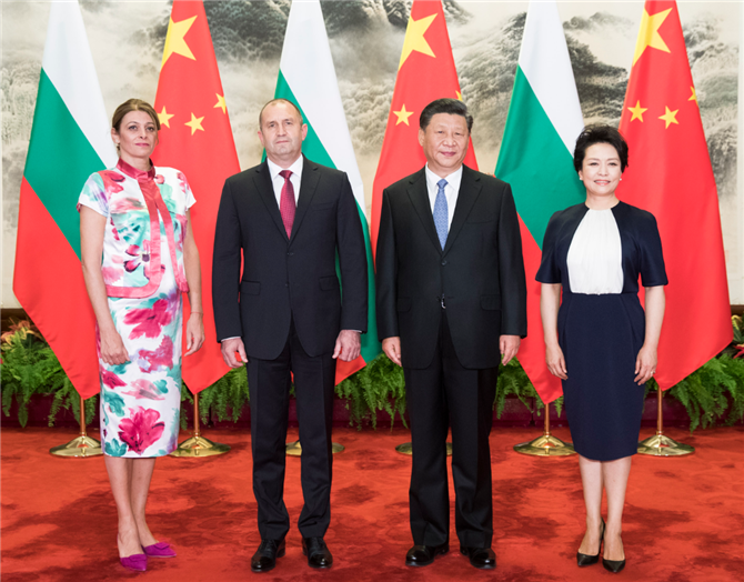 习近平同保加利亚总统拉德夫举行会谈 