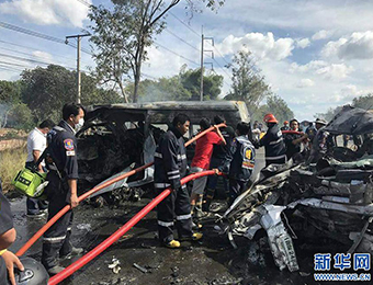 泰国发生车祸 造成至少25人死亡