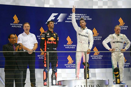 F1新加坡大奖赛：汉密尔顿夺冠
