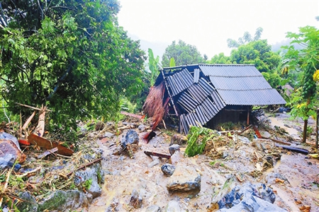 越南连日暴雨洪灾肆虐