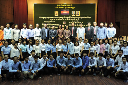 首批赴中国高等职业技术院校留学柬埔寨学生通过考评