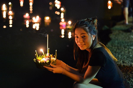 泰国侨民在文莱庆祝水灯节