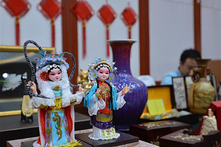 首届澜湄活动周在老挝首都万象举行