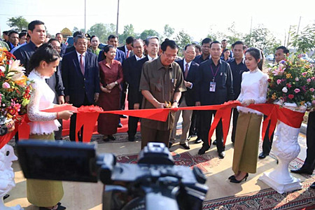 中国援建的柬埔寨桔井大学启用