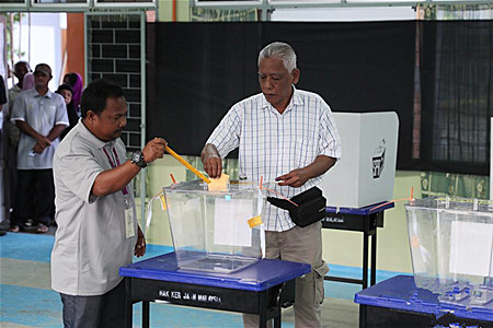 马来西亚大选投票开始