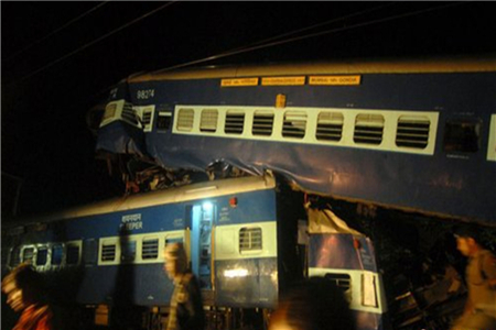 印度火车撞击人群至少50死　令人心碎的悲剧