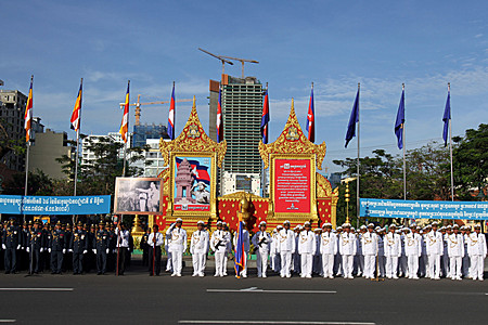 柬埔寨王国举行第65个国家独立日庆典