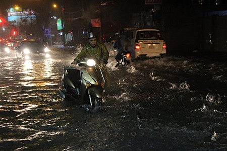 越南南部受台风影响发生洪水灾害