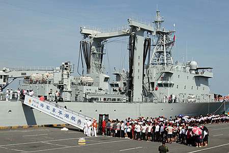 中国海军第三十批护航编队访问柬埔寨