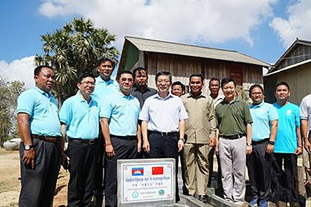 中国驻柬埔寨大使考察中柬“丝路之友”幸福泉项目