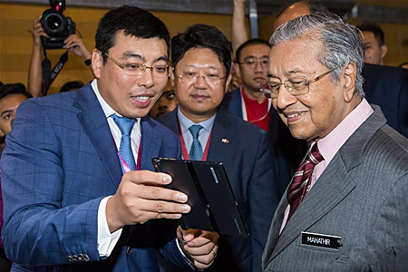 中国企业亮相马来西亚5G技术展