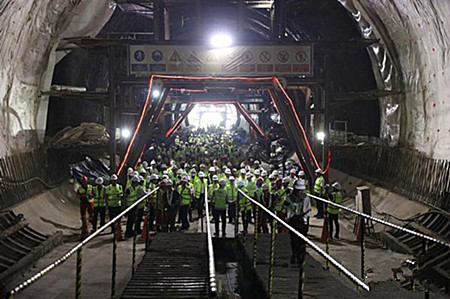 印尼雅万高铁全线首条隧道顺利贯通