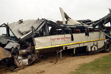 印度北部发生交通事故至少27人丧生