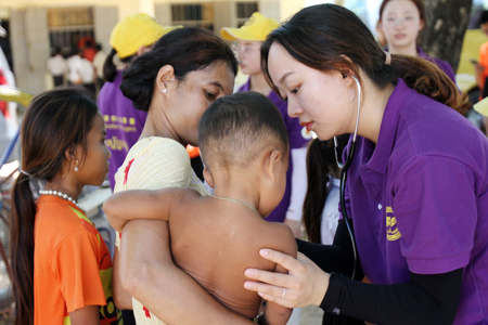 让柬埔寨先心病孩子有一颗健康的心