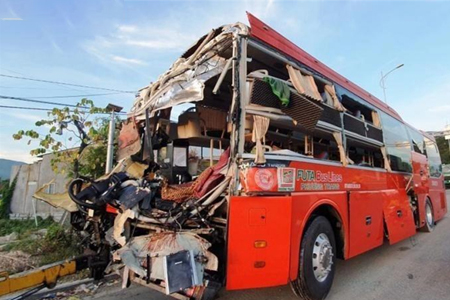 越南庆和省两辆客车相撞 已致1人死亡40人受伤