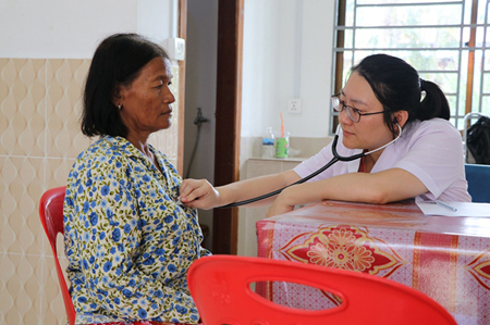 中国医生来到我家门口——记江苏泰州医疗队在柬埔寨送医下乡 