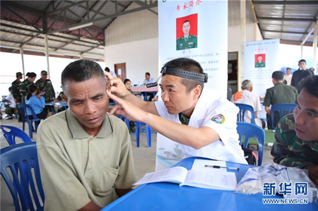 中国“和平列车”医疗队重返老挝溃坝灾区开展医疗服务