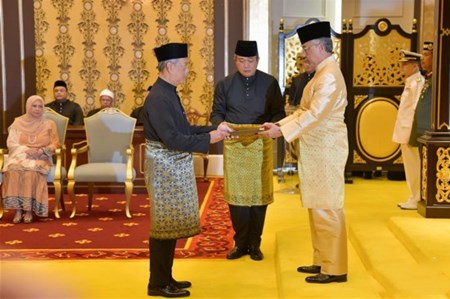 毛希丁宣誓就任马来西亚总理