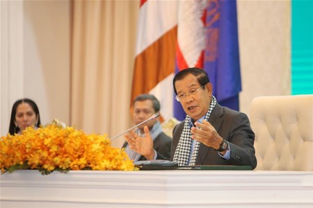 洪森：中国医疗专家组和物资对柬埔寨抗击疫情非常重要