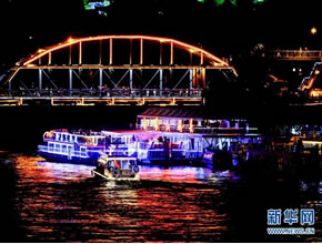 兰州：黄河游轮夏季夜航开启