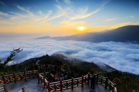 云南多方合力开拓暑期旅游市场
