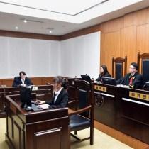 大学生法院举行“模拟法庭”毕业设计答辩