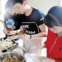 【中国故事】昆明六甲社区办国际课堂14国志愿者陪外来娃过暑假