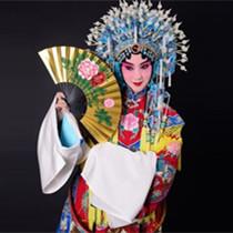 美国孩子爱上中国传统文化：京剧好酷