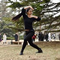 北京电影学院2018年艺考现场 考生翩翩起舞