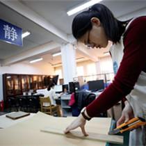 济南“90后”女孩匠心做“书医”