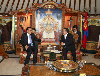 李克强会见蒙古国总统额勒贝格道尔吉