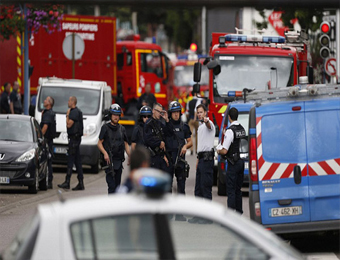 法国教堂发生人质劫持事件 两劫持者被击毙一名人质丧生
