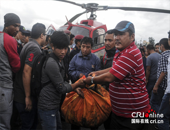 尼泊尔一直升机坠毁 机上7人全部遇难
