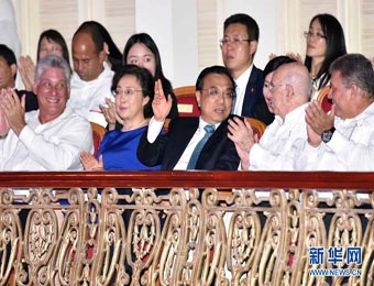 李克强与古巴领导人共同出席中古“手拉手”文艺演出活动