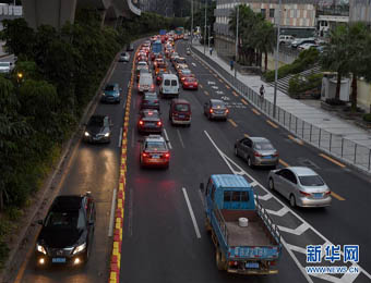 国内首条自动化“拉链式”潮汐车道在深圳启用