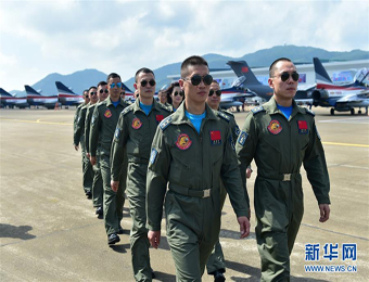 中国空军“八一”飞行表演队飞抵珠海