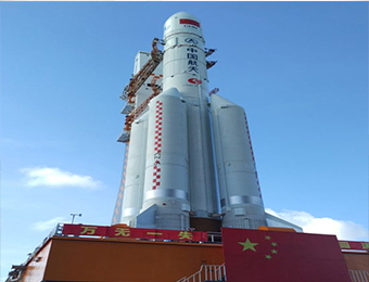 中国运载能力最大火箭长征五号转运至发射区 即将首飞
