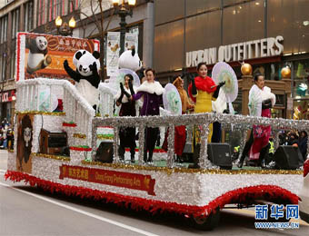 中国元素亮相芝加哥感恩节大游行